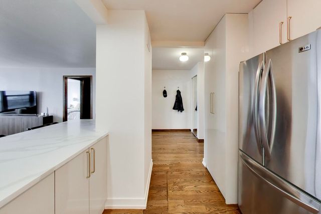 1560 N SANDBURG Terrace 1708, Chicago, IL 60610
