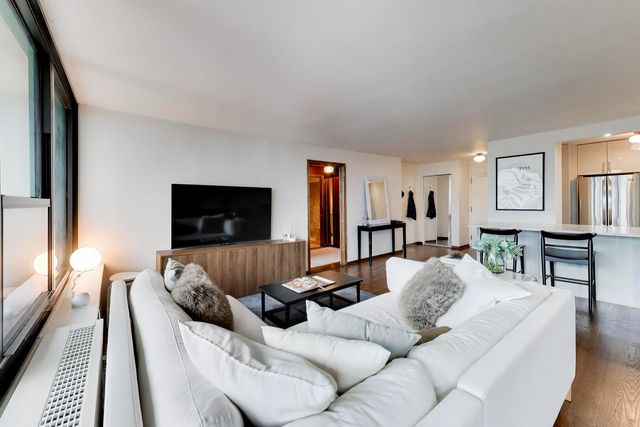 1560 N SANDBURG Terrace 1708, Chicago, IL 60610