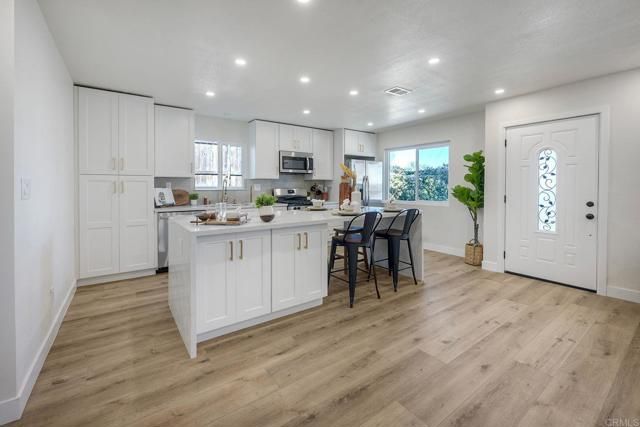 1350 Marabou Lane, Vista, CA 92083