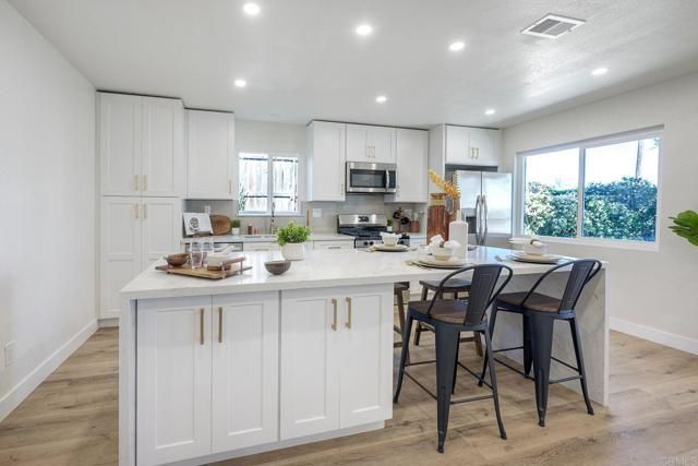 1350 Marabou Lane, Vista, CA 92083