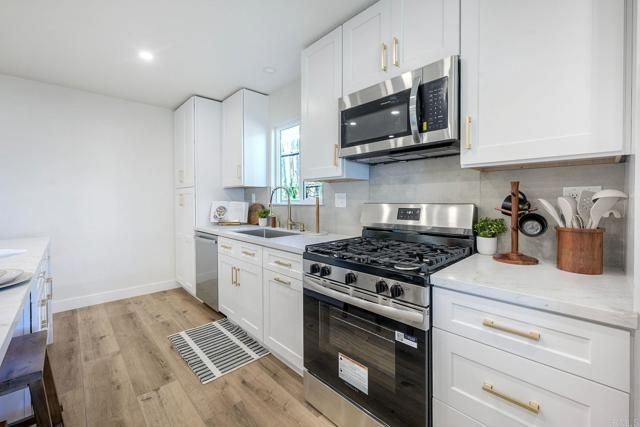 1350 Marabou Lane, Vista, CA 92083