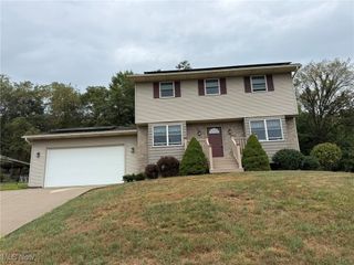 1024 Thomas Drive SW, New Philadelphia, OH 44663