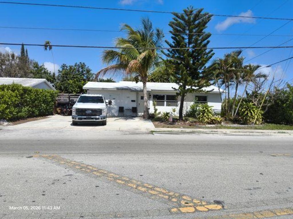341 SW 15th Street, Deerfield Beach, FL 33441
