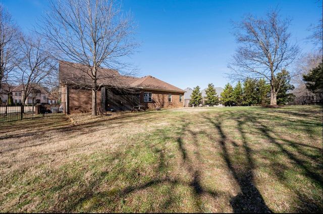 120 Rockingham Dr, Murfreesboro, TN 37129