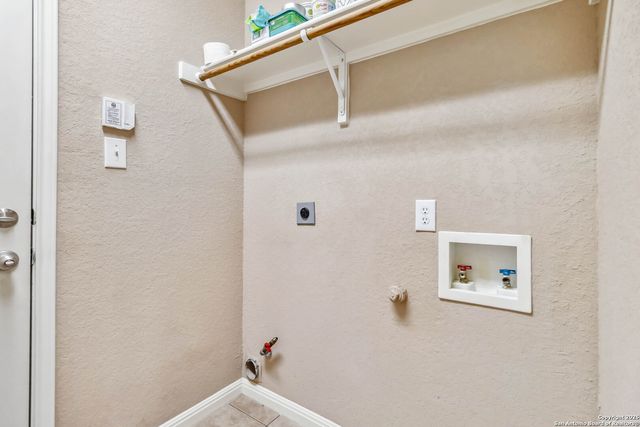1927 Milan, San Antonio, TX 78258