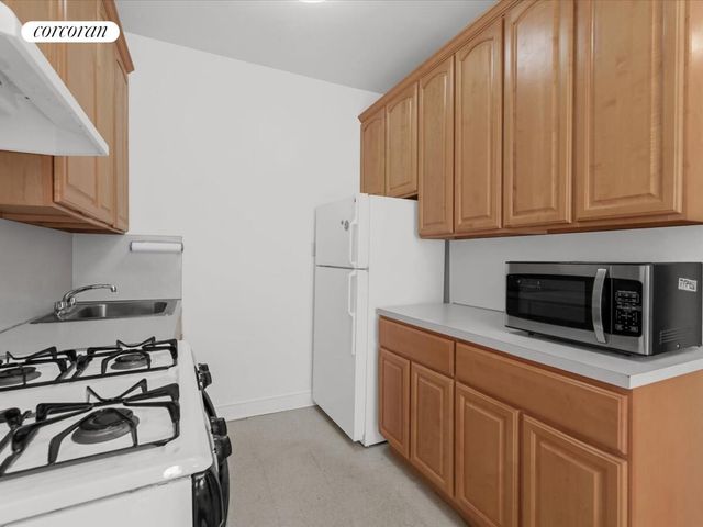 1560 E 18th St Apt 2C, New York City, NY 11230