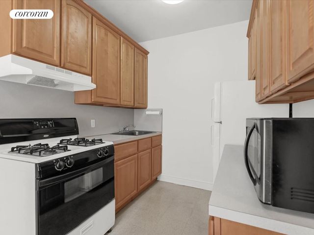 1560 E 18th St Apt 2C, New York City, NY 11230