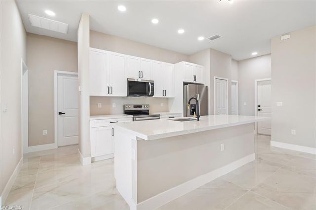 2606 25th ST SW, Lehigh Acres, FL 33976