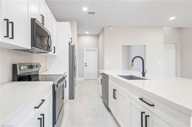 2606 25th ST SW, Lehigh Acres, FL 33976