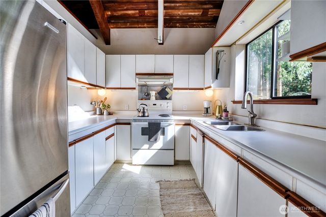 1525 Columbia Vista Drive, Point Roberts, WA 98281