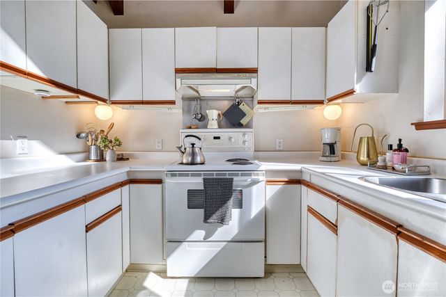 1525 Columbia Vista Drive, Point Roberts, WA 98281