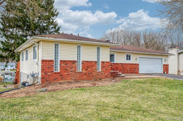 10846 Colony Road, Pinckney, MI 48169