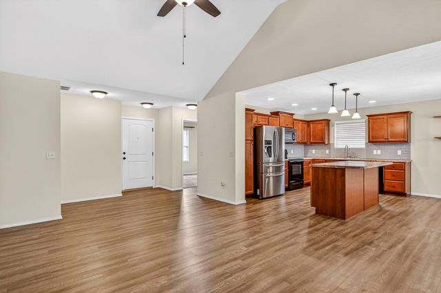 381 W Grace Street, Republic, MO 65738