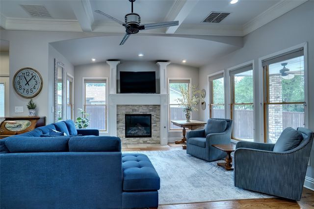 613 Ball Street, Grapevine, TX 76051