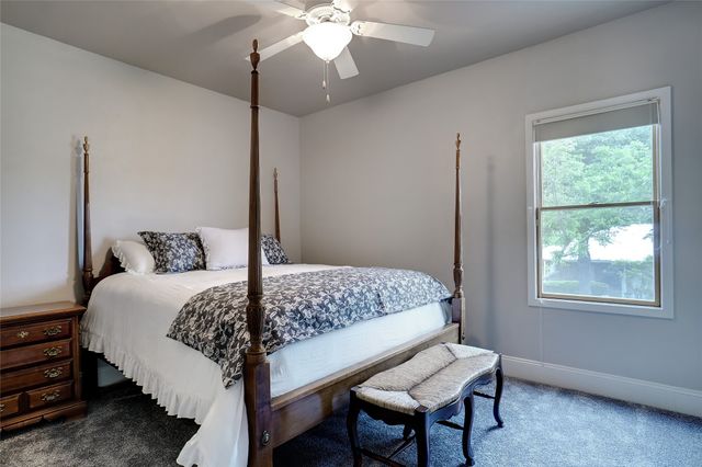 613 Ball Street, Grapevine, TX 76051