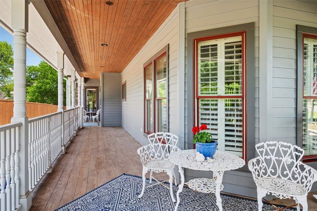 613 Ball Street, Grapevine, TX 76051