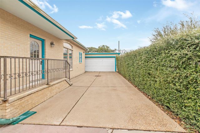 5012 Woodrow Avenue, Galveston, TX 77551