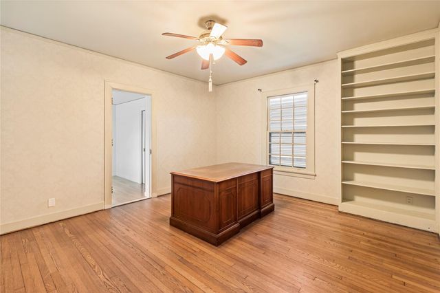 5012 Woodrow Avenue, Galveston, TX 77551