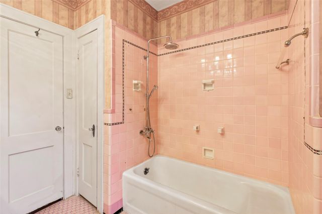 5012 Woodrow Avenue, Galveston, TX 77551