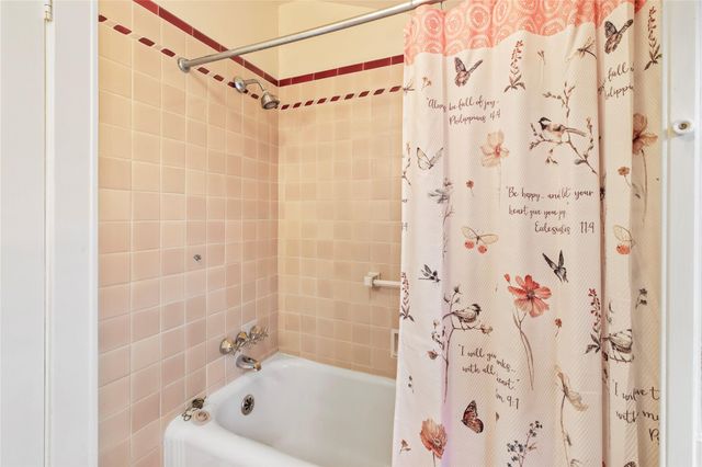 5012 Woodrow Avenue, Galveston, TX 77551