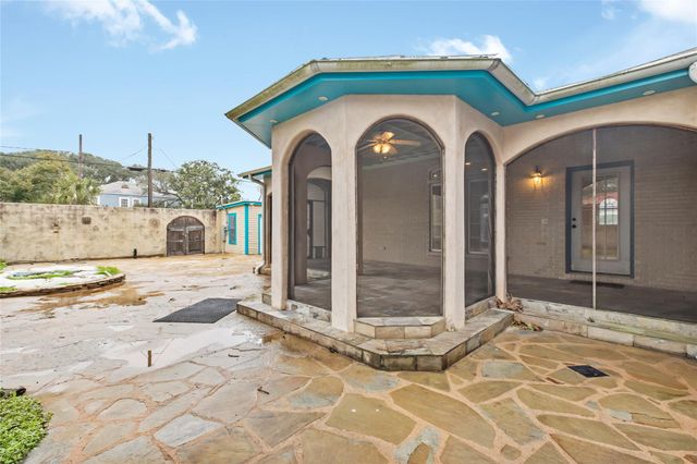 5012 Woodrow Avenue, Galveston, TX 77551