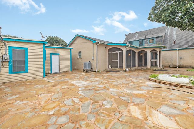 5012 Woodrow Avenue, Galveston, TX 77551