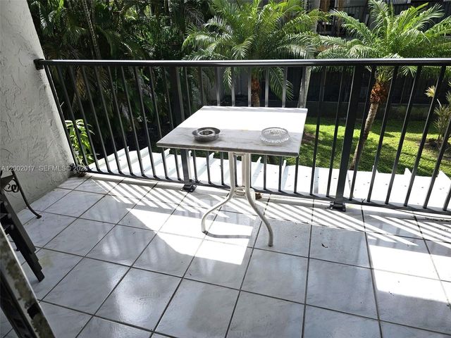 40 NW 87th Ave D216, Miami, FL 33172