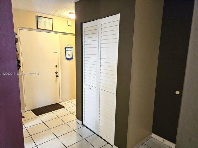 40 NW 87th Ave D216, Miami, FL 33172