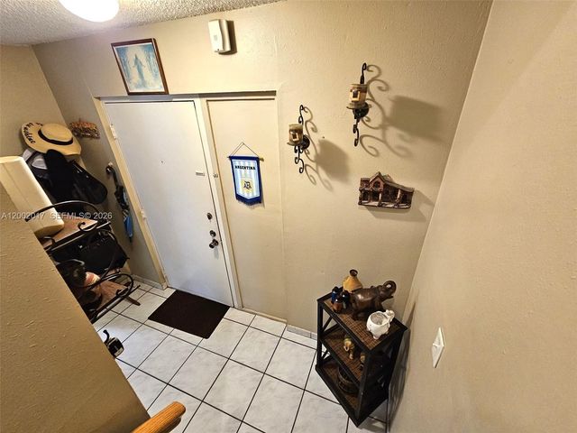 40 NW 87th Ave D216, Miami, FL 33172