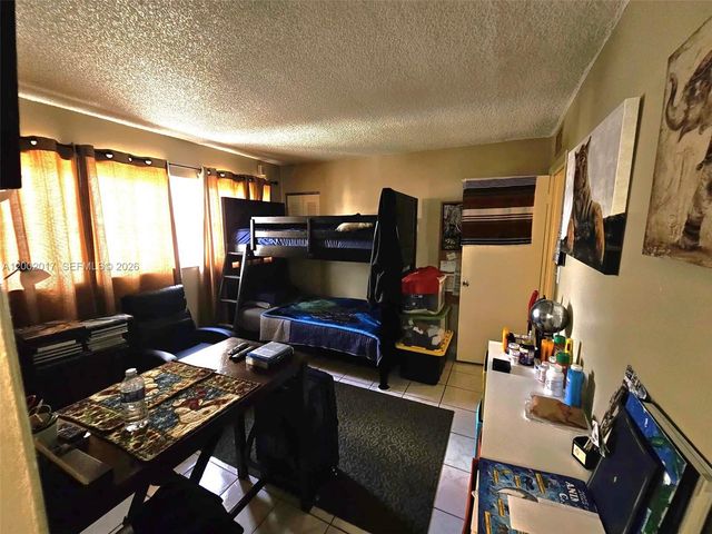 40 NW 87th Ave D216, Miami, FL 33172