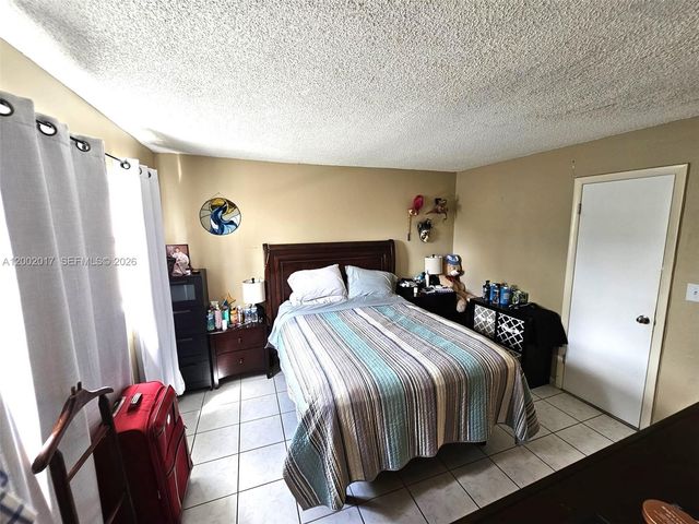 40 NW 87th Ave D216, Miami, FL 33172