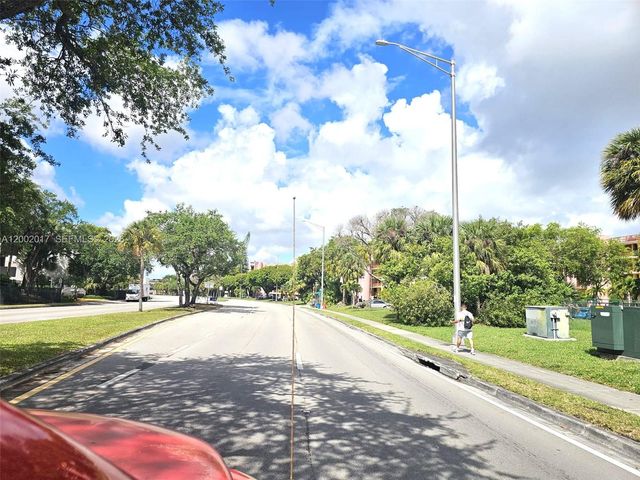 40 NW 87th Ave D216, Miami, FL 33172