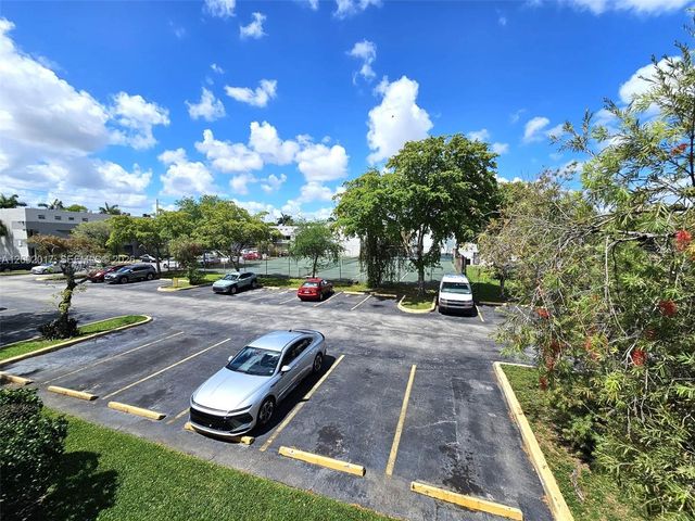 40 NW 87th Ave D216, Miami, FL 33172