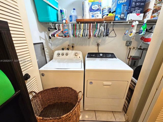 40 NW 87th Ave D216, Miami, FL 33172