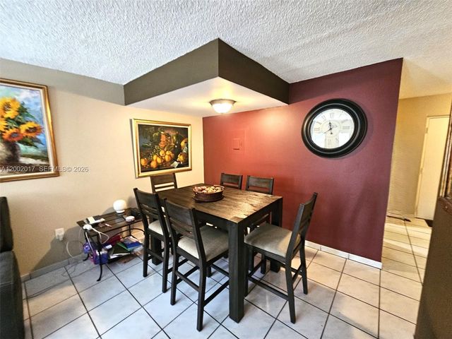 40 NW 87th Ave D216, Miami, FL 33172