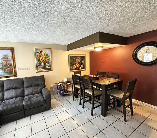 40 NW 87th Ave D216, Miami, FL 33172