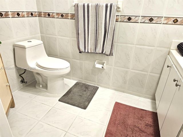 40 NW 87th Ave D216, Miami, FL 33172