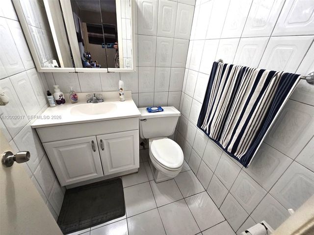 40 NW 87th Ave D216, Miami, FL 33172