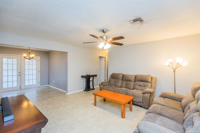 5819 NW Glenn Ave, Lawton, OK 73505
