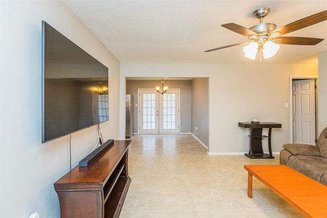 5819 NW Glenn Ave, Lawton, OK 73505