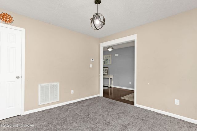 371 Persimmon Dr, Mt Washington, KY 40047