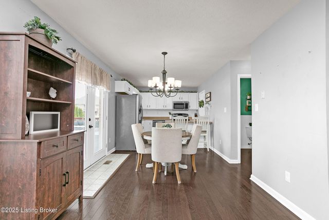 371 Persimmon Dr, Mt Washington, KY 40047