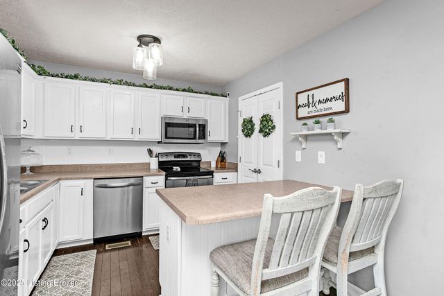 371 Persimmon Dr, Mt Washington, KY 40047