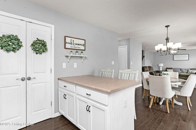 371 Persimmon Dr, Mt Washington, KY 40047