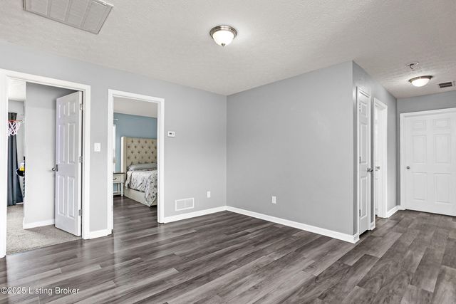 371 Persimmon Dr, Mt Washington, KY 40047