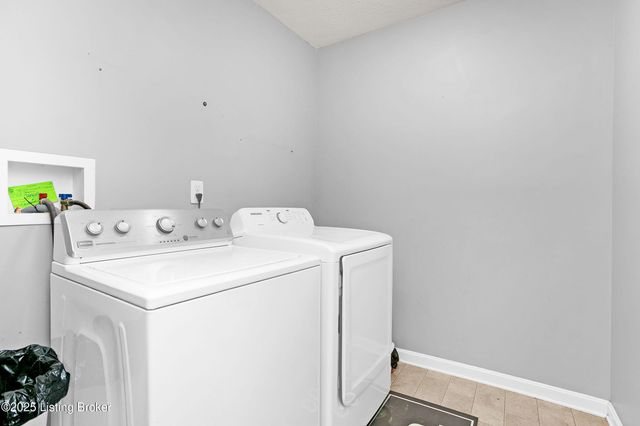 371 Persimmon Dr, Mt Washington, KY 40047