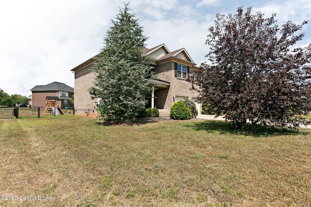 371 Persimmon Dr, Mt Washington, KY 40047