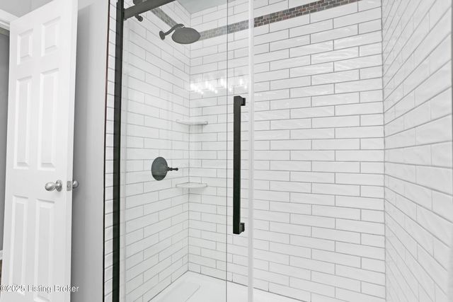 371 Persimmon Dr, Mt Washington, KY 40047