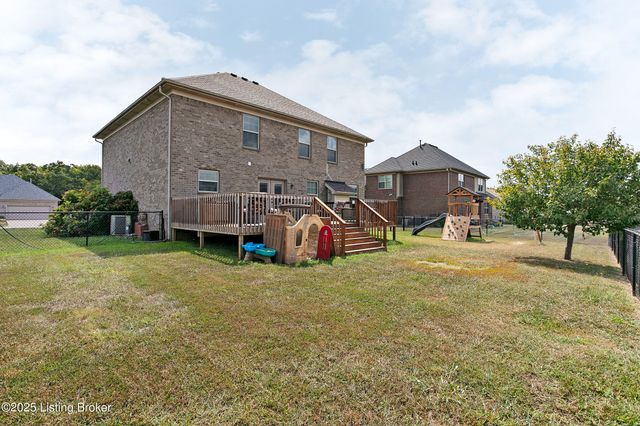 371 Persimmon Dr, Mt Washington, KY 40047