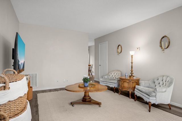 6373 Barrie Road, Edina, MN 55435